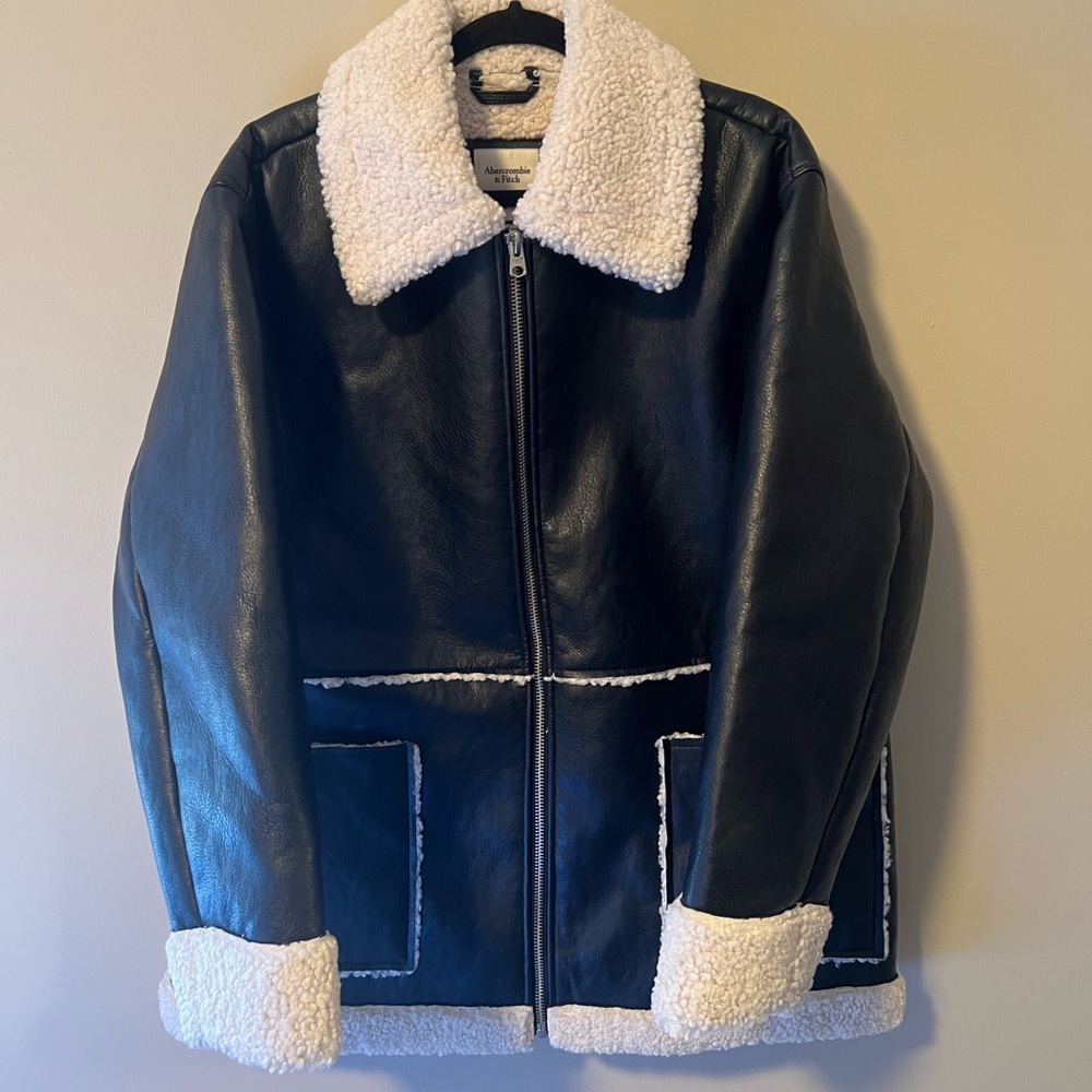 Abercrombie & Fitch Black Teddy Jacket with Cream Accents - Picture 5 of 10